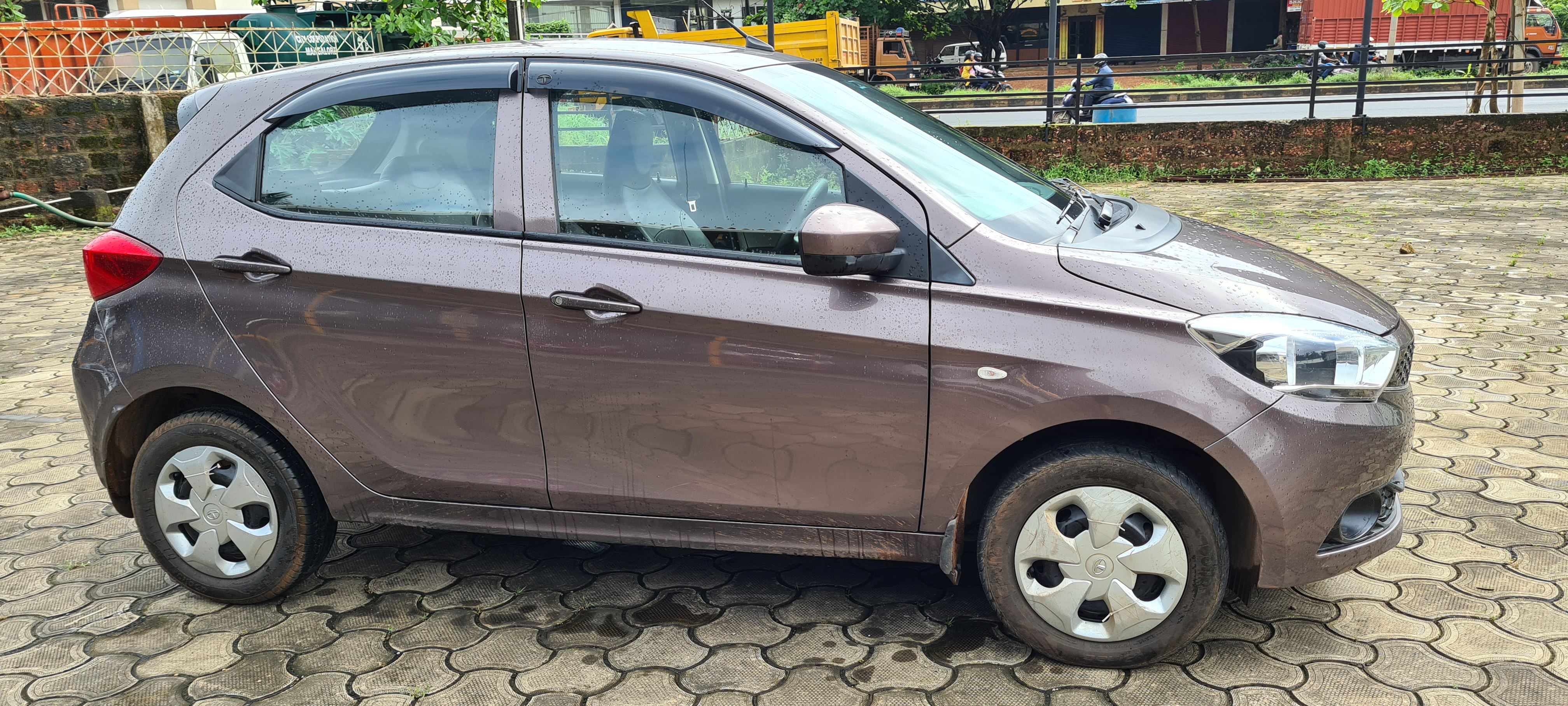 Tata Tiago Xt Mahindra First Choice