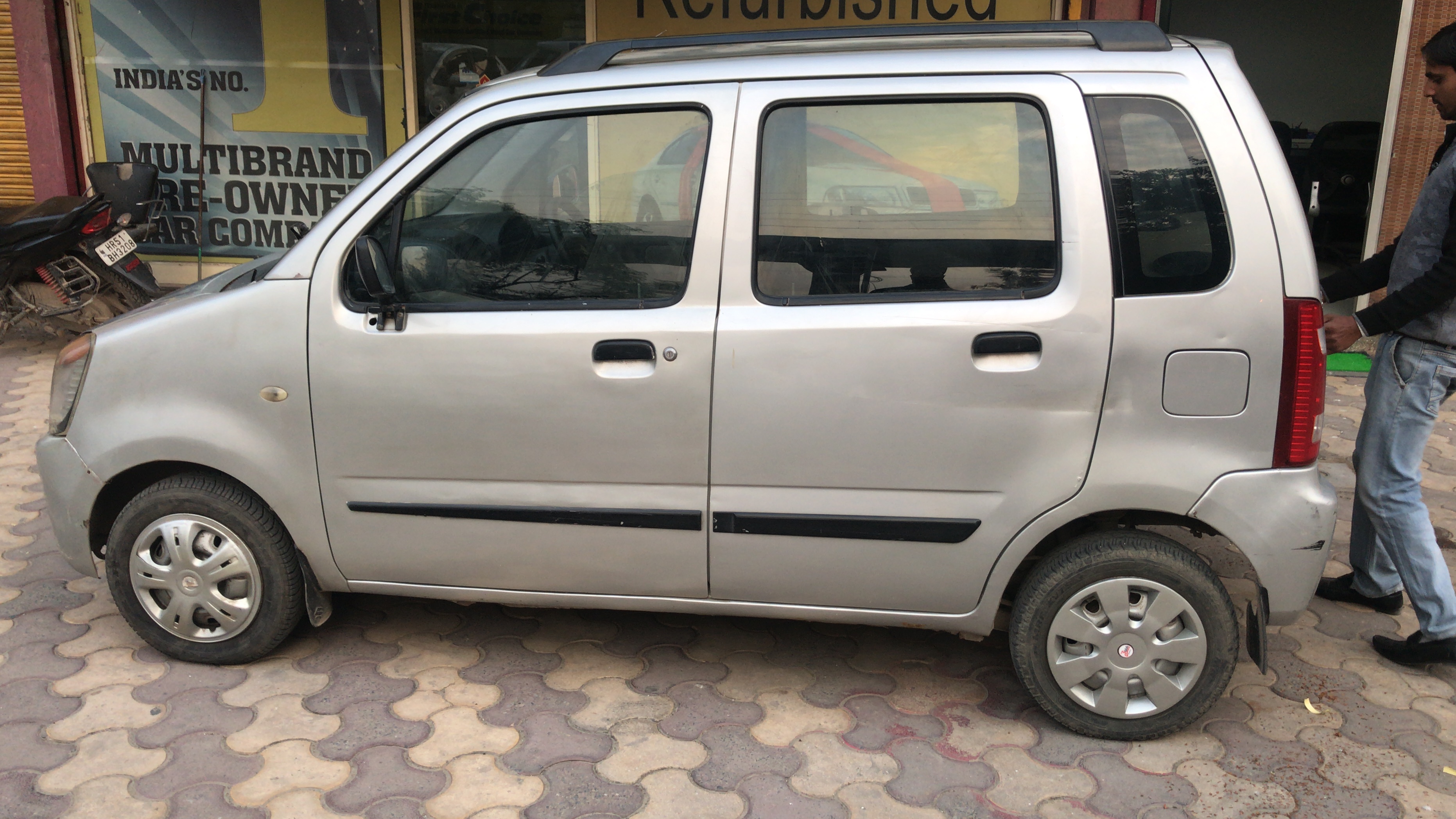 Maruti Suzuki Wagon R Lxi Minor Mahindra First Choice