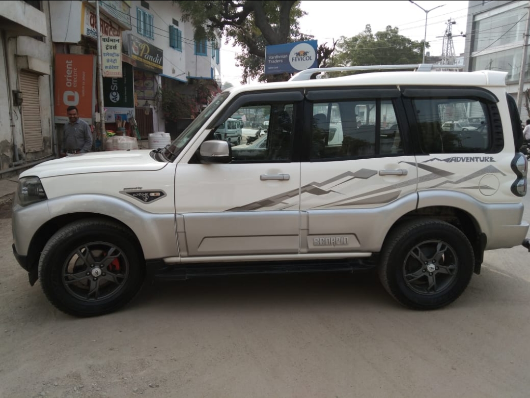 mahindra scorpio s10 music system price