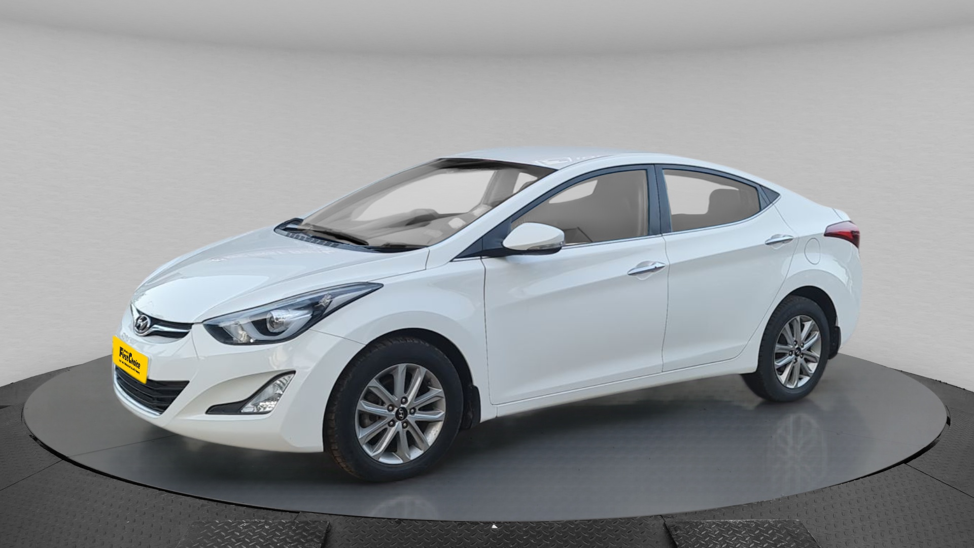 Used Hyundai Elantra 1.6 CRDi SX AT in Pune 2016 model, India at Best Price.