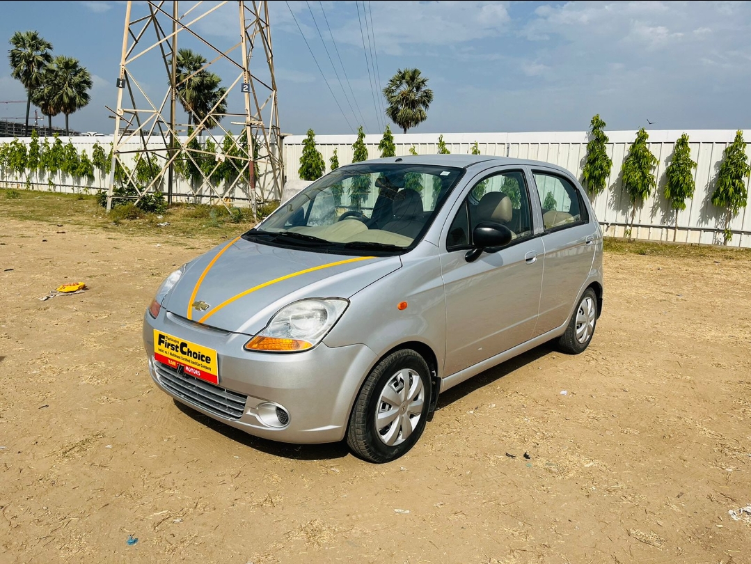 Used Chevrolet Spark 1.0 LS in Surat 2012 model, India at Best Price.