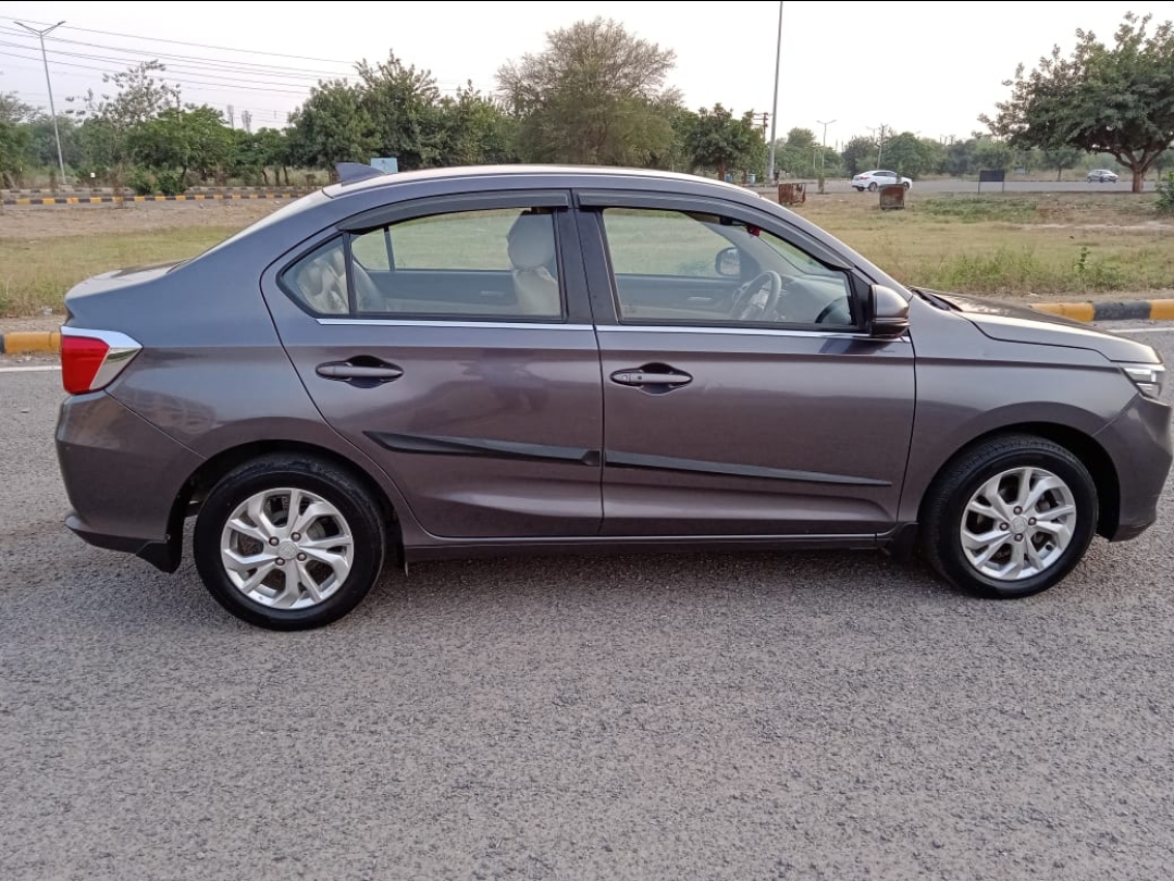 Used Honda Amaze 1.2 V AT iVTEC in Faridabad 2018 model, India at Best