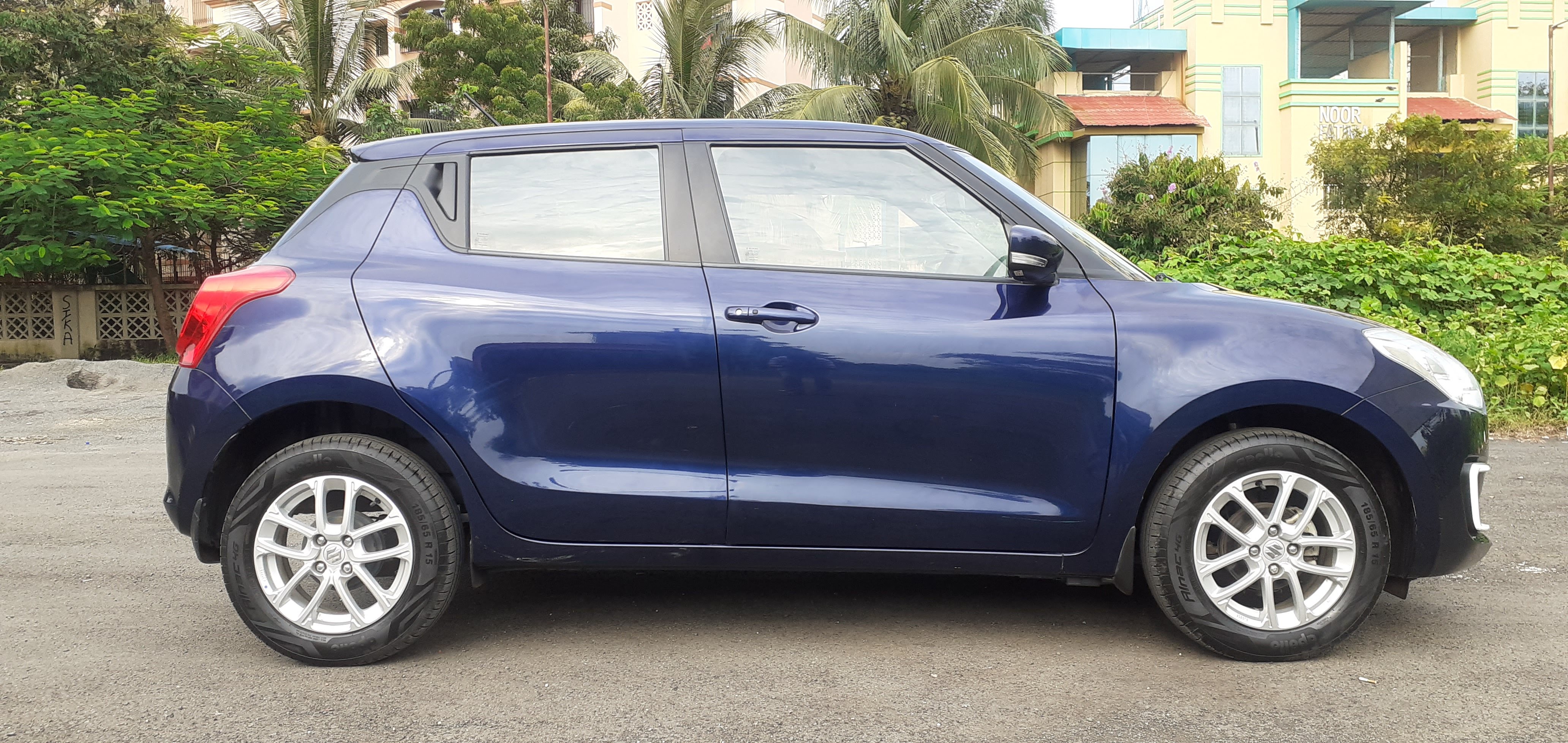 Maruti Suzuki Swift Zxi Amt Mahindra First Choice