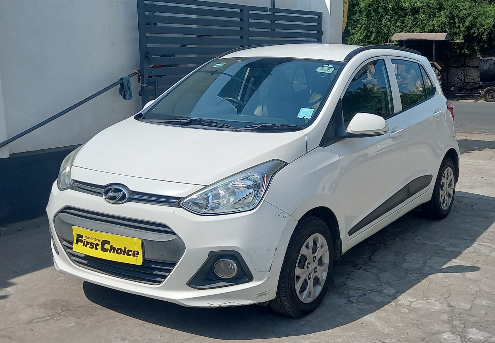 Used Hyundai Grand i10 1.1 Sportz Diesel in Pondicherry 2016 model, India at Best Price.