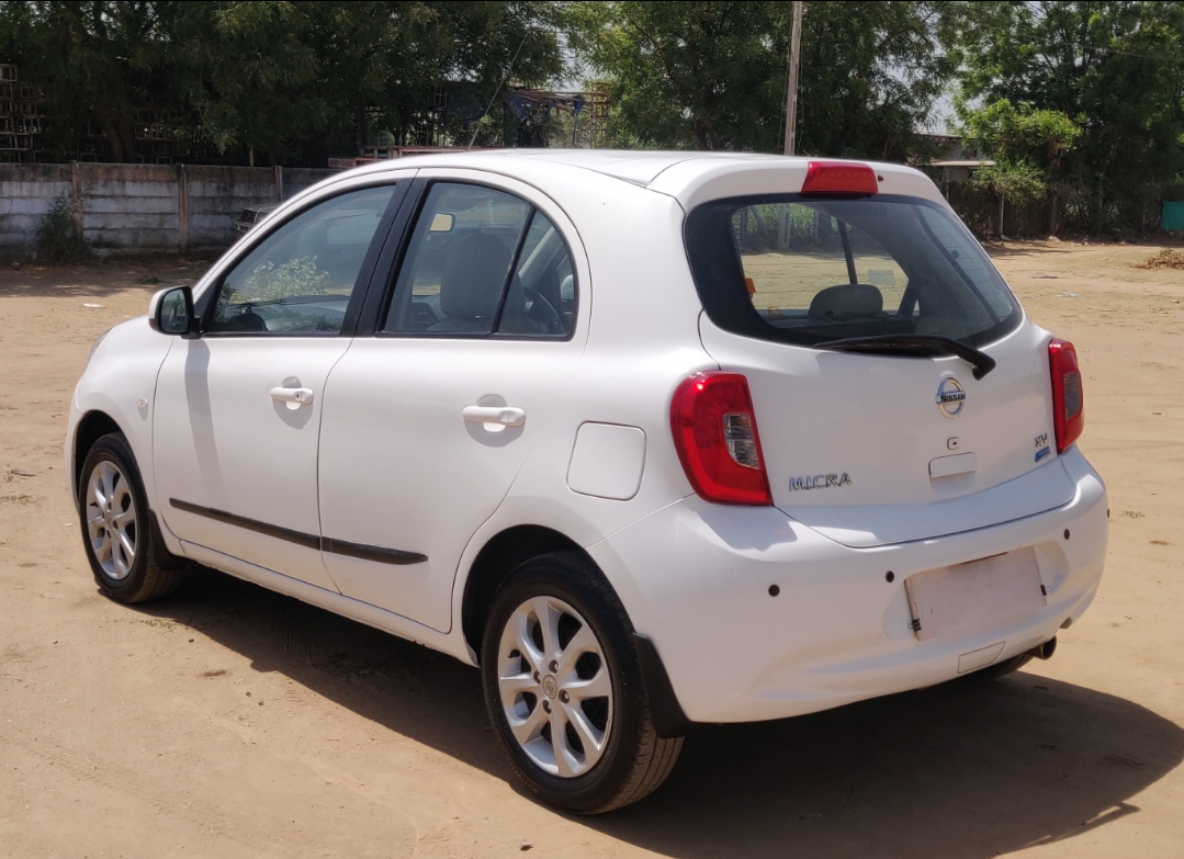 Used Nissan Micra XV (CVT) in Ahmedabad 2016 model, India at Best Price.