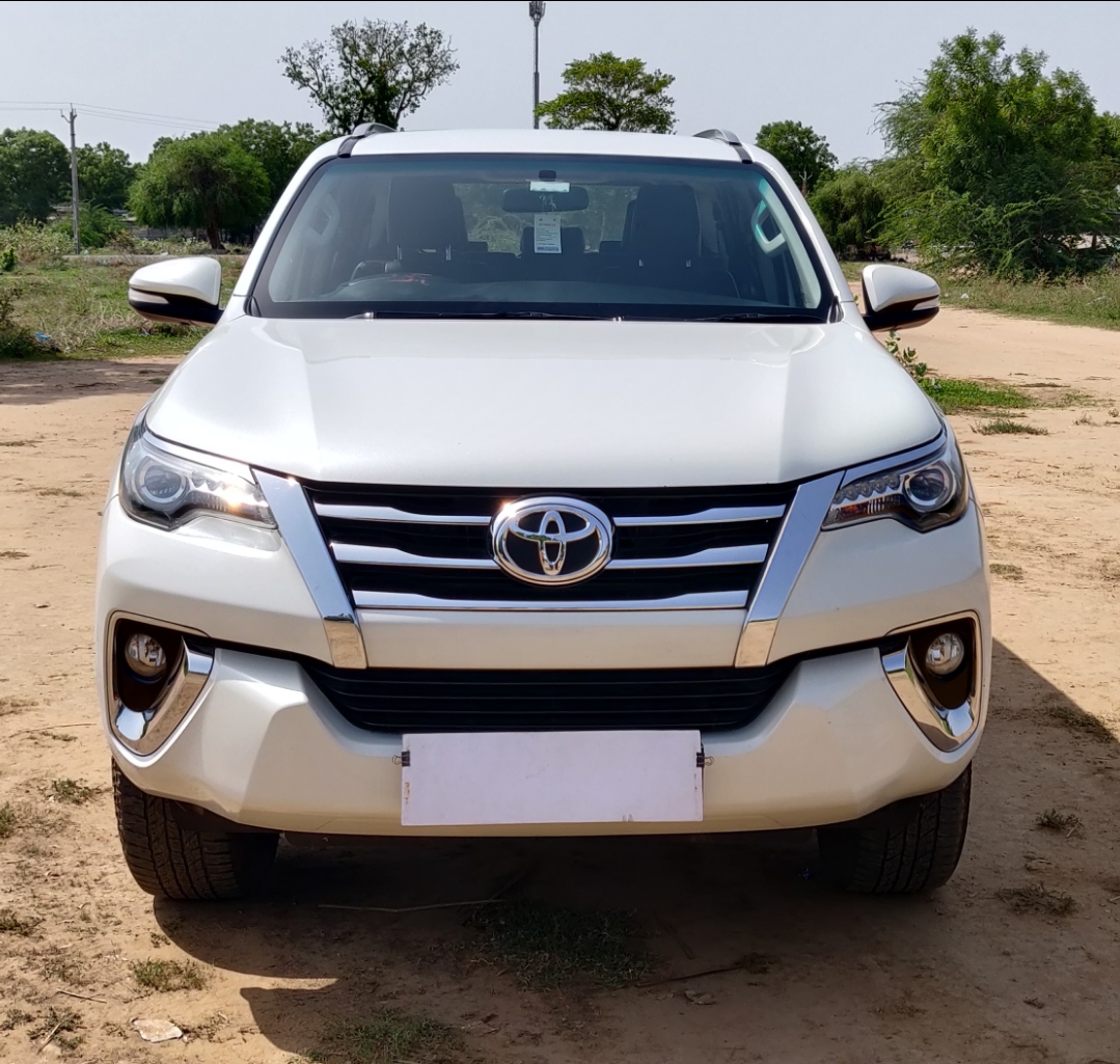 Used Toyota Fortuner 3.0 4x2 MT in Ahmedabad 2017 model, India at Best