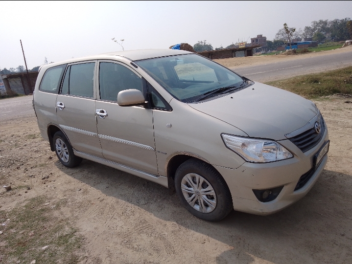 Used Toyota Innova 2.5 GX 7 Seater Diesel in Ambedkar Nagar 2013 model, India at Best Price.