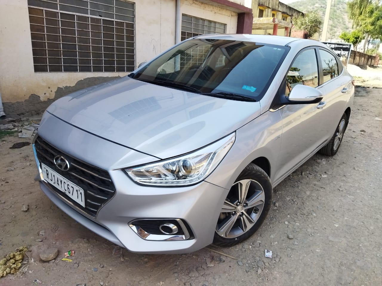 Used Hyundai Verna 1.6 CRDi SX MT in Ajmer 2017 model, India at Best Price.