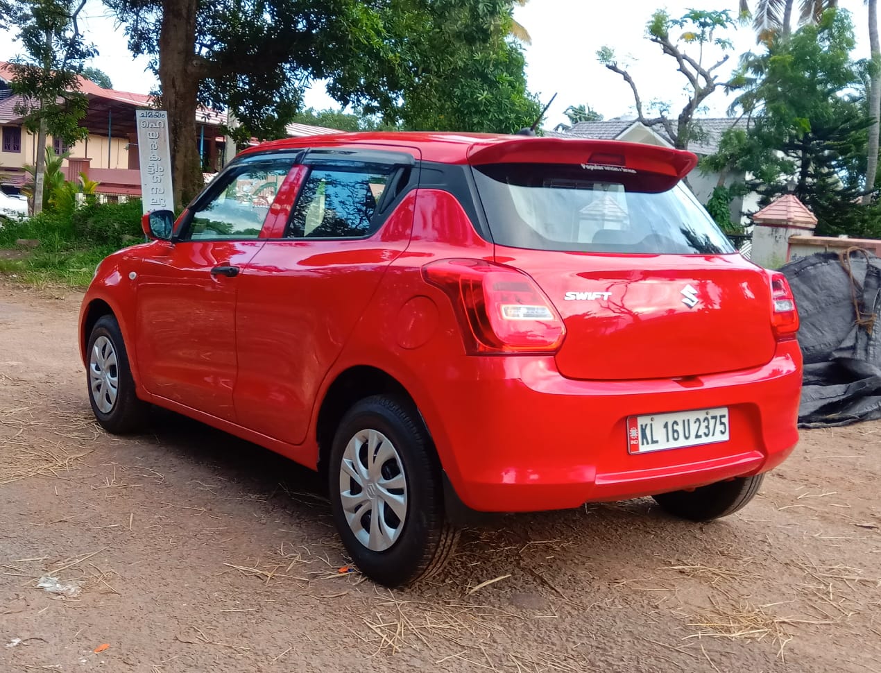 Maruti Suzuki Swift Lxi Mahindra First Choice