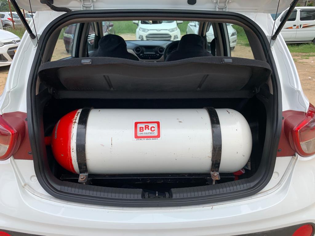 Hyundai Grand I10 Sportz Cng Mahindra First Choice